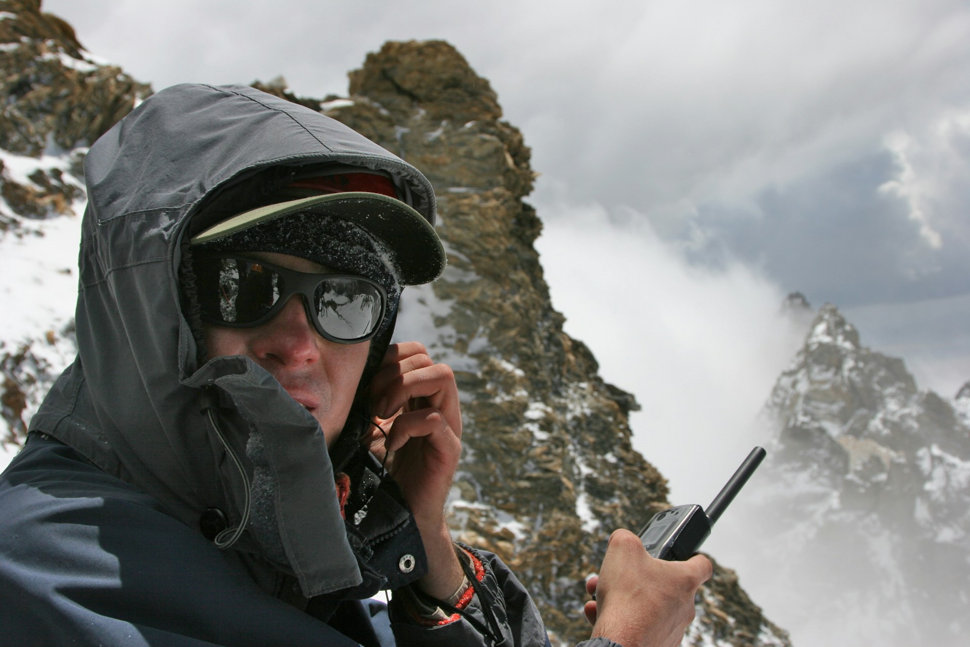 7 Emergency Communication Devices for When the Lines Go Down